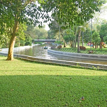Sarah Resort Gazipur Buitenkant foto
