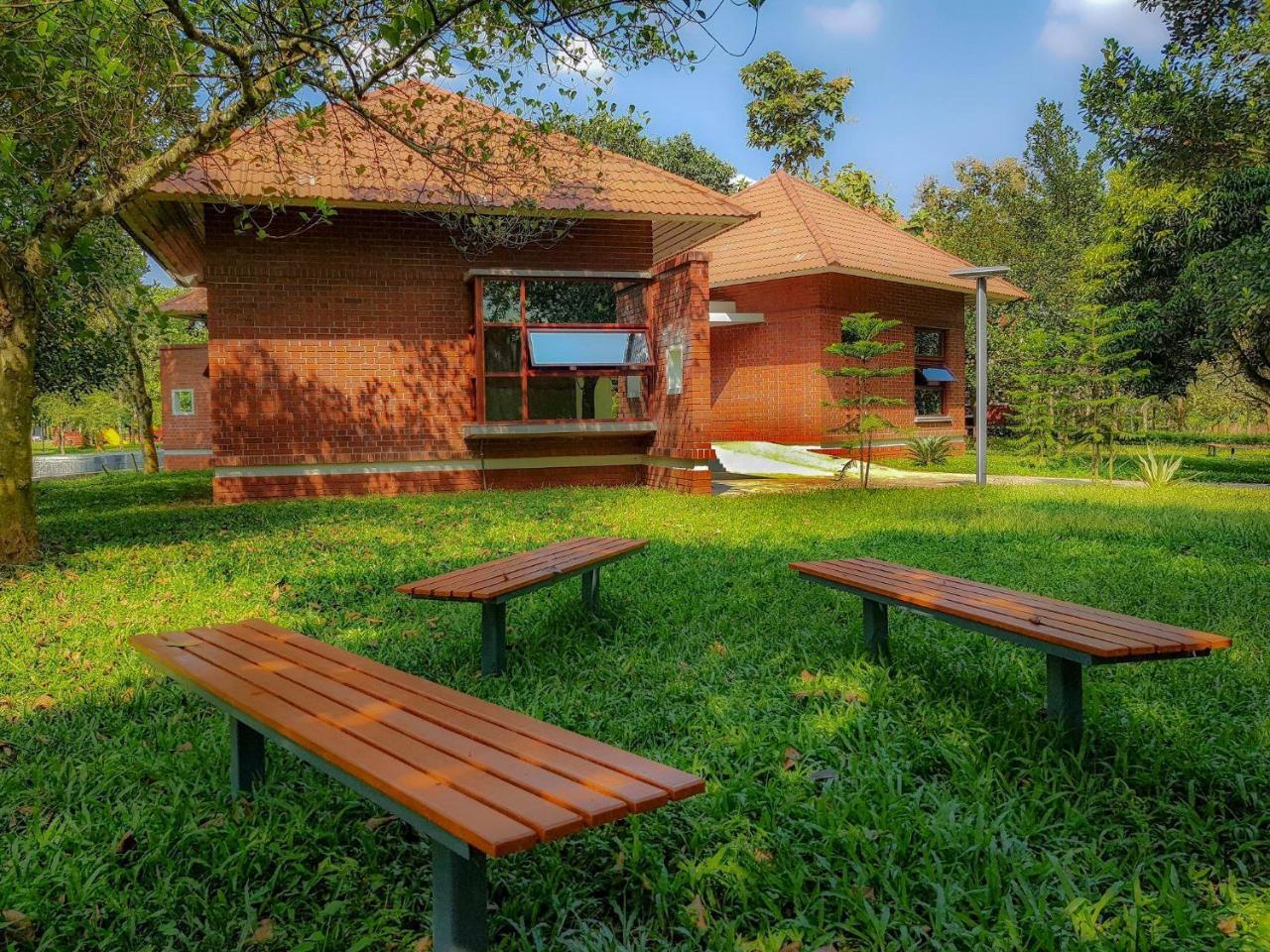 Sarah Resort Gazipur Buitenkant foto