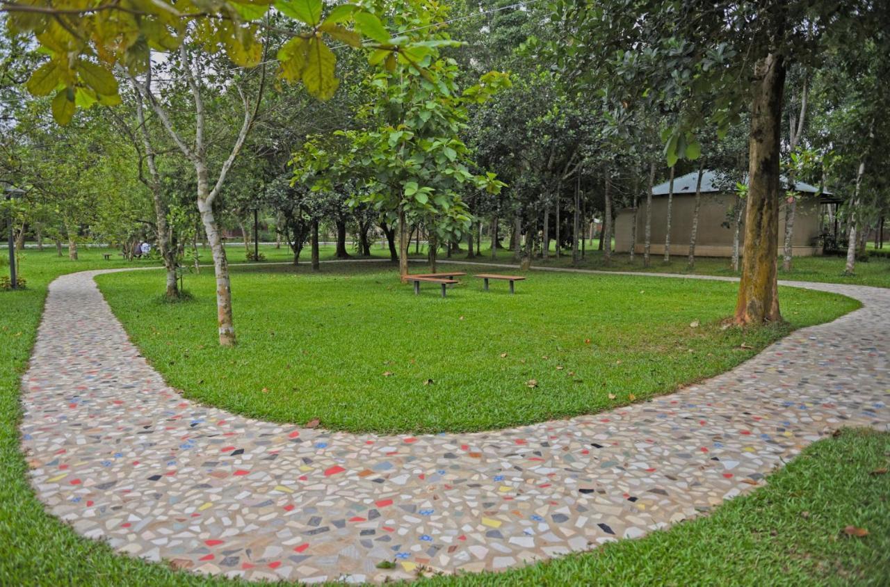Sarah Resort Gazipur Buitenkant foto