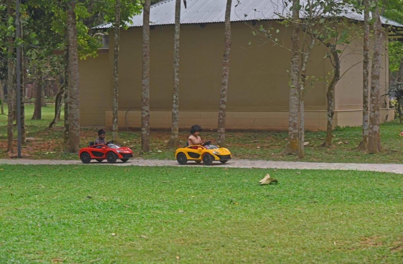 Sarah Resort Gazipur Buitenkant foto